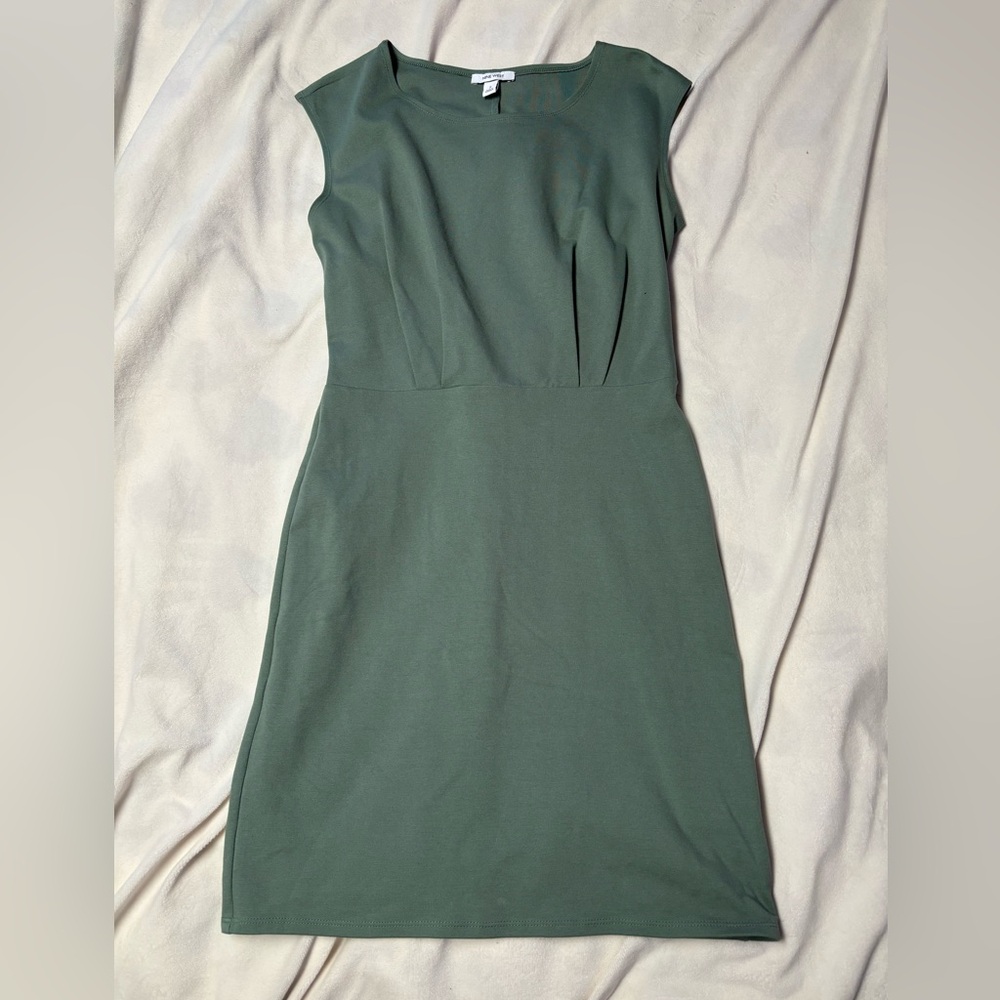 green dress
